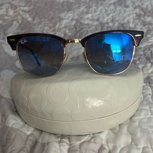 Ray Ban’s sunglasses